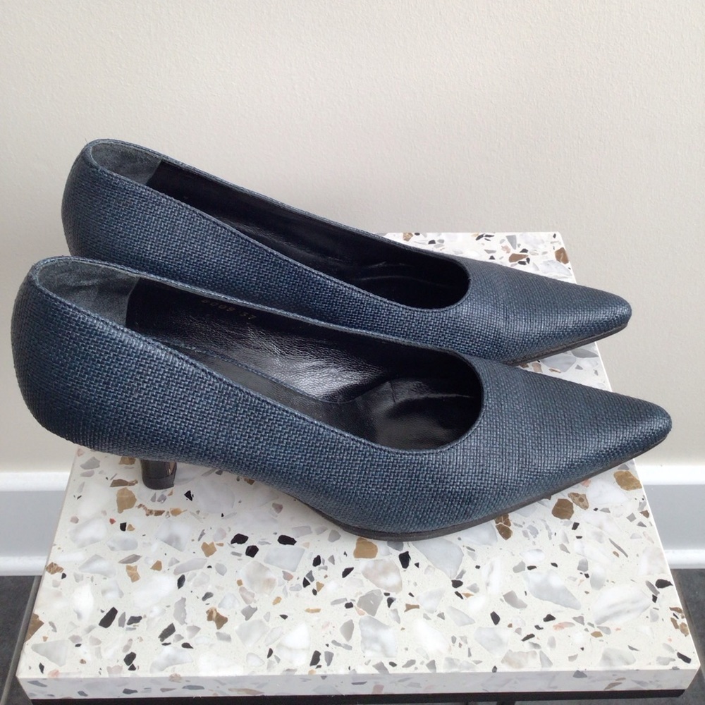 BRAND NEW! WALTER STEIGER Navy Leather Heel Pumps Shoes - 6 US
